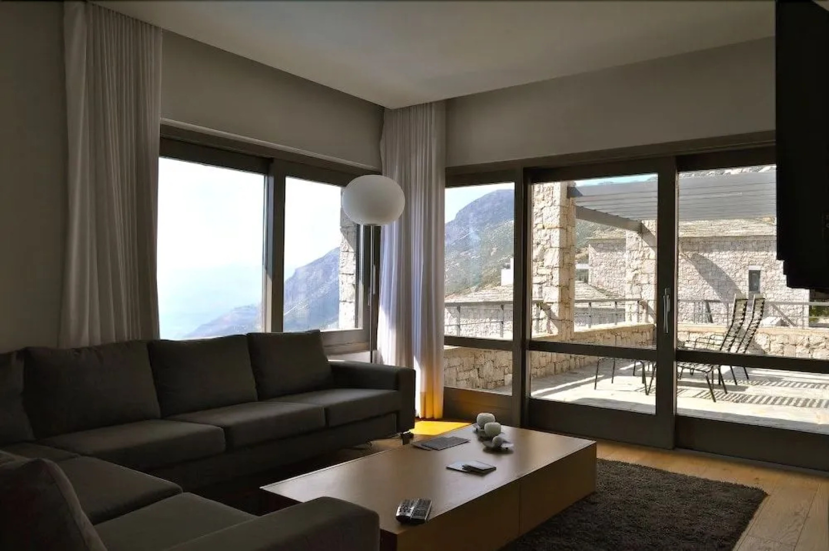 Elafivolia Arachova Suites