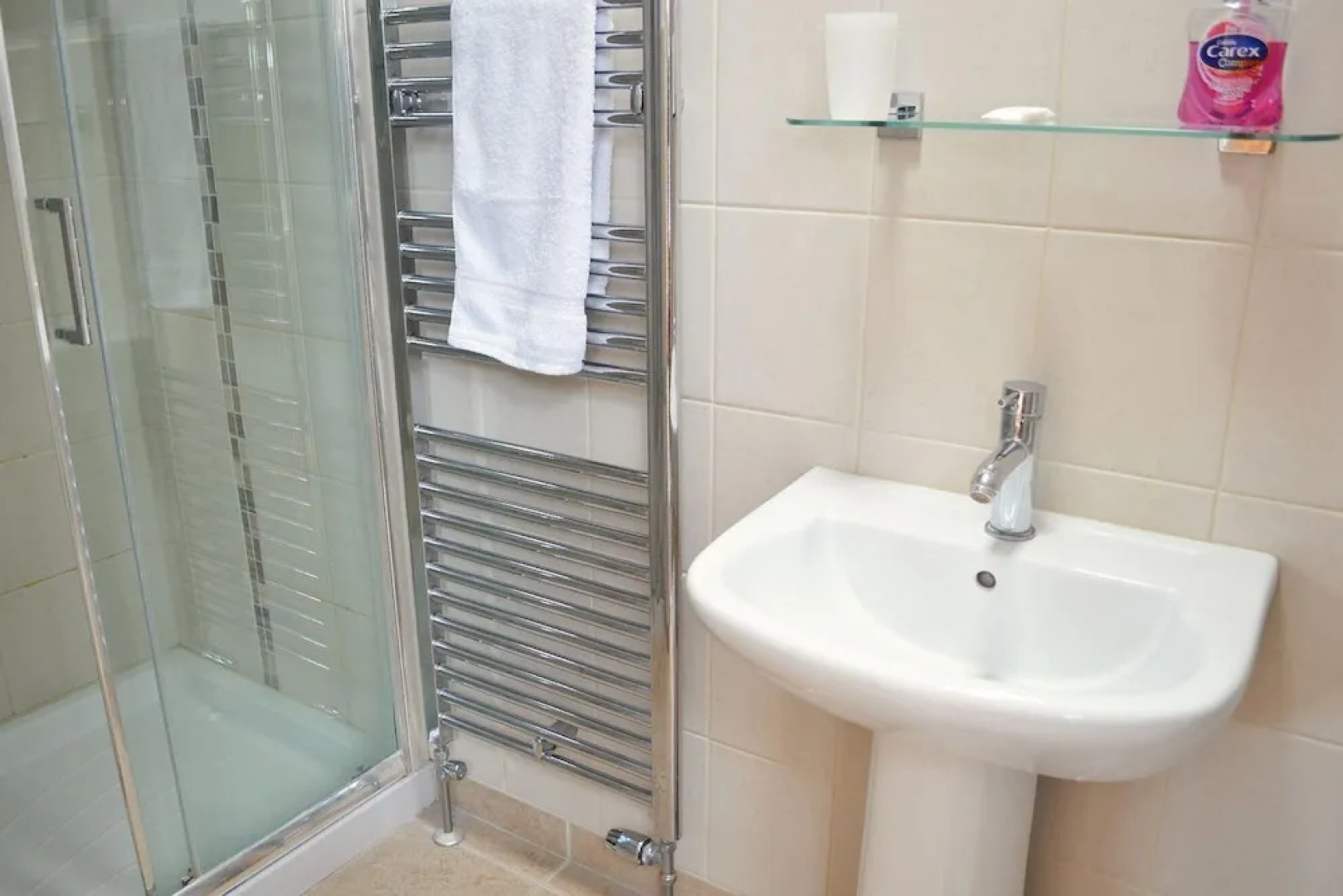 A beautiful conversion of a 400-year-old threshing barn. Pet-friendly.