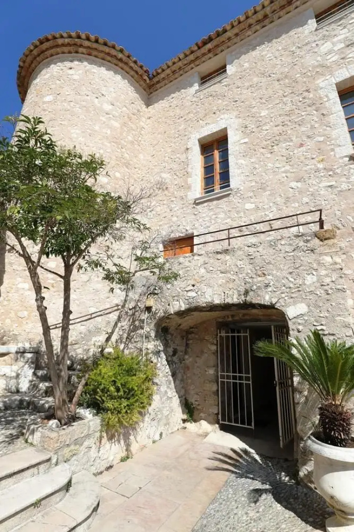 Le Chateau de Carros by Gites de France