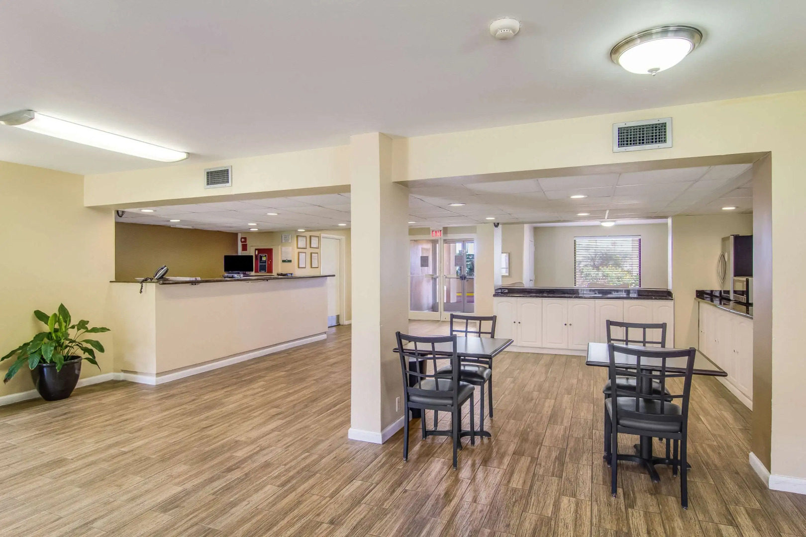 Suburban Studios Hotel Kingsland Near I-95