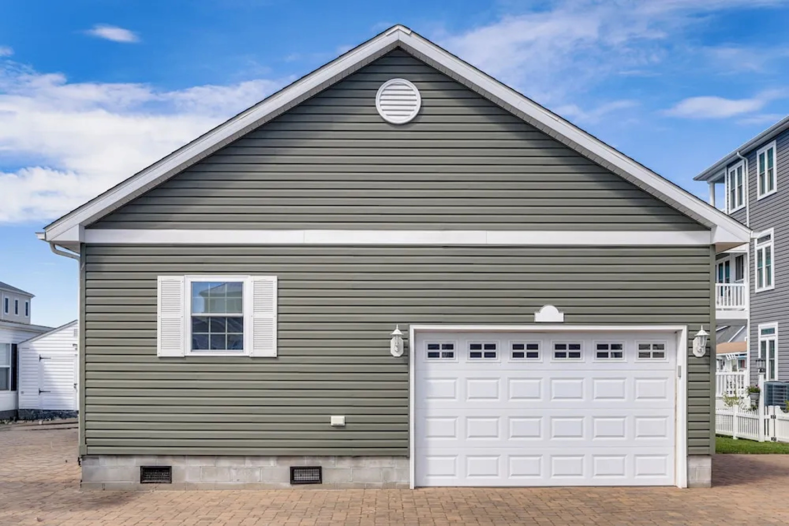 Near Beaches & Shops: Canal-front Selbyville Home