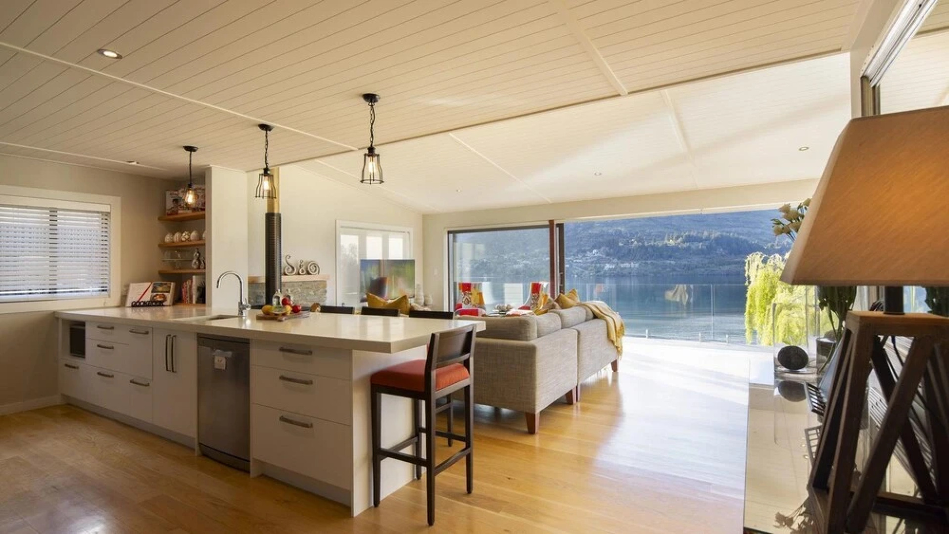 Kohanga Lakeside Villa