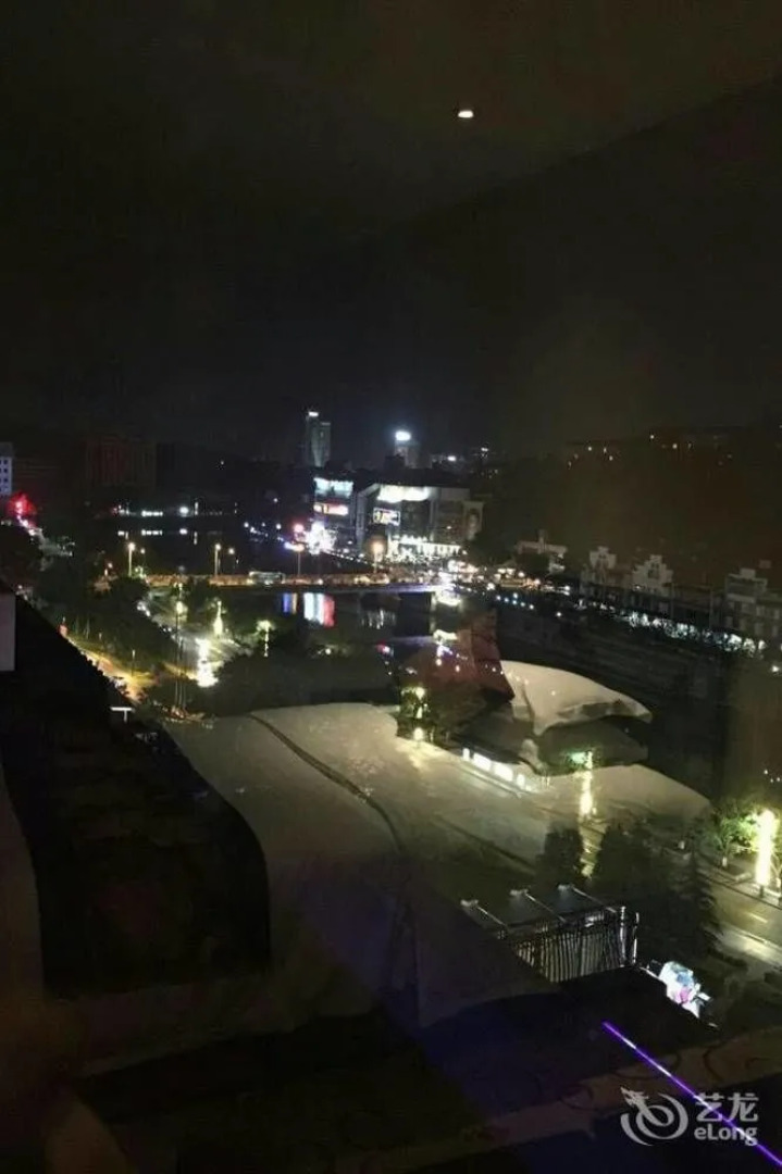 Xiongfei Holiday Hotel - Zigong