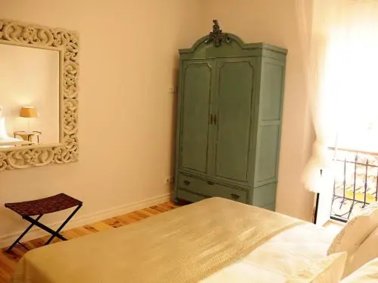 Sado Blue - City & River Flats by Be@home