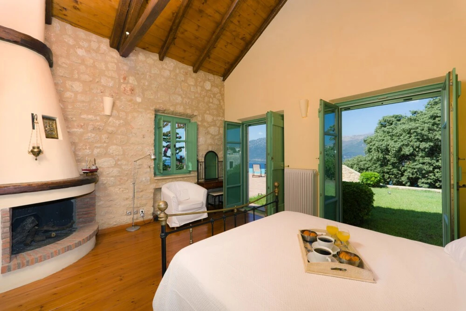 Self-catering Luxury Stone Holiday Villa With Infinity Pool and Panoramic View