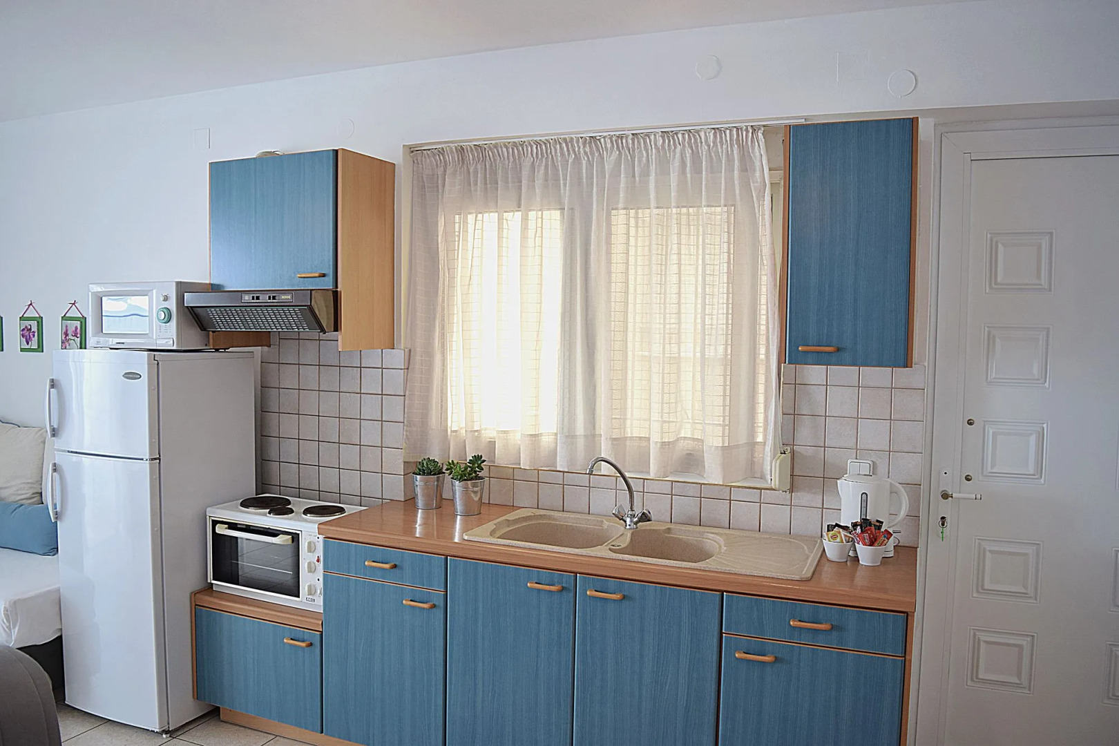 Meli Apartments & Villas