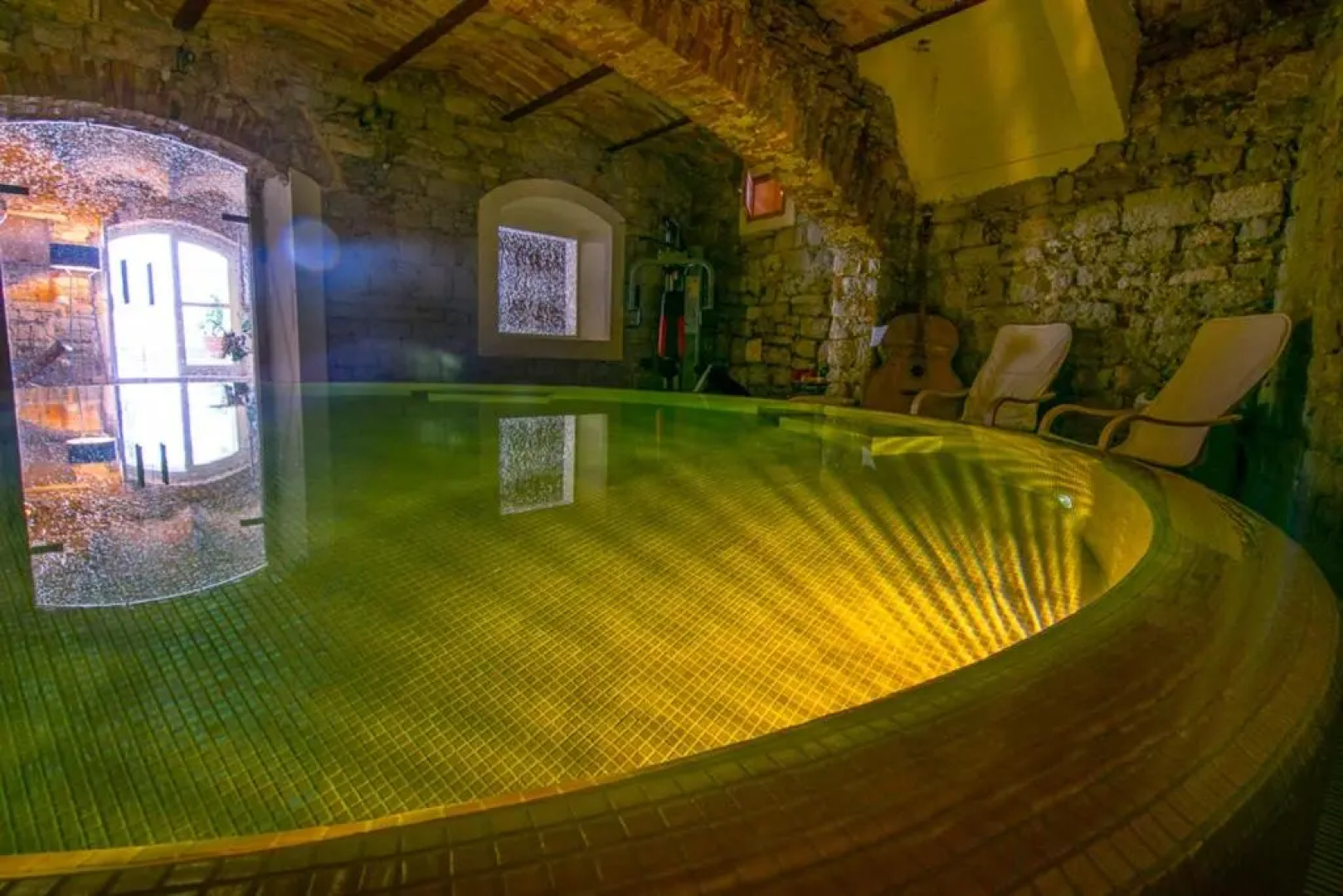 Villa Potoka Palace - 4 Bedroom Villa - Central and Private Setting - Spa and Sauna