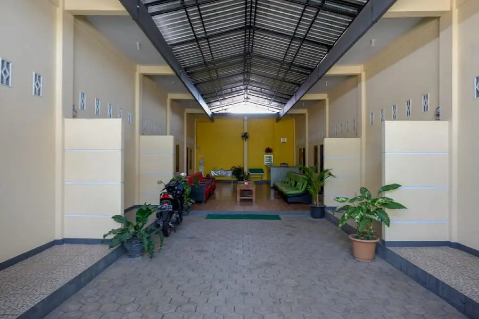 RedDoorz near Universitas Cokroaminoto Palopo