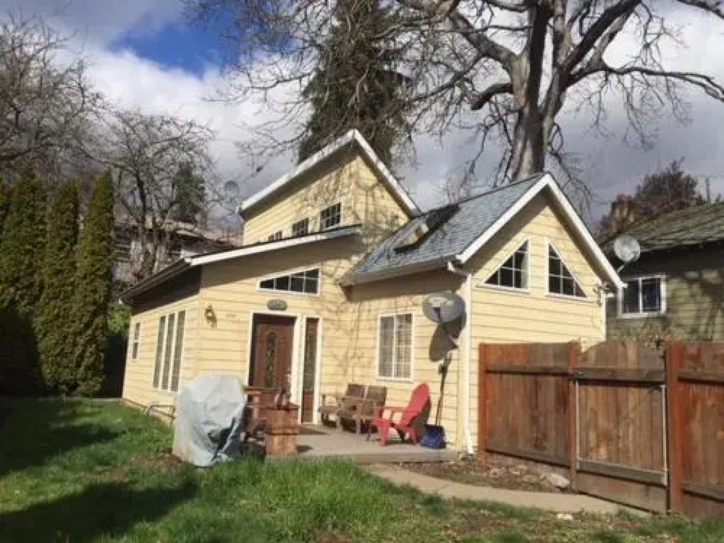 Waveseeker, Homes at White Salmon