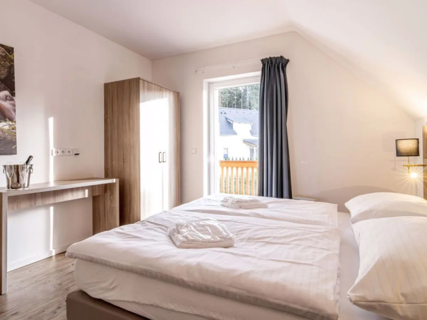 Lakeside Village (+ sauna) 27377