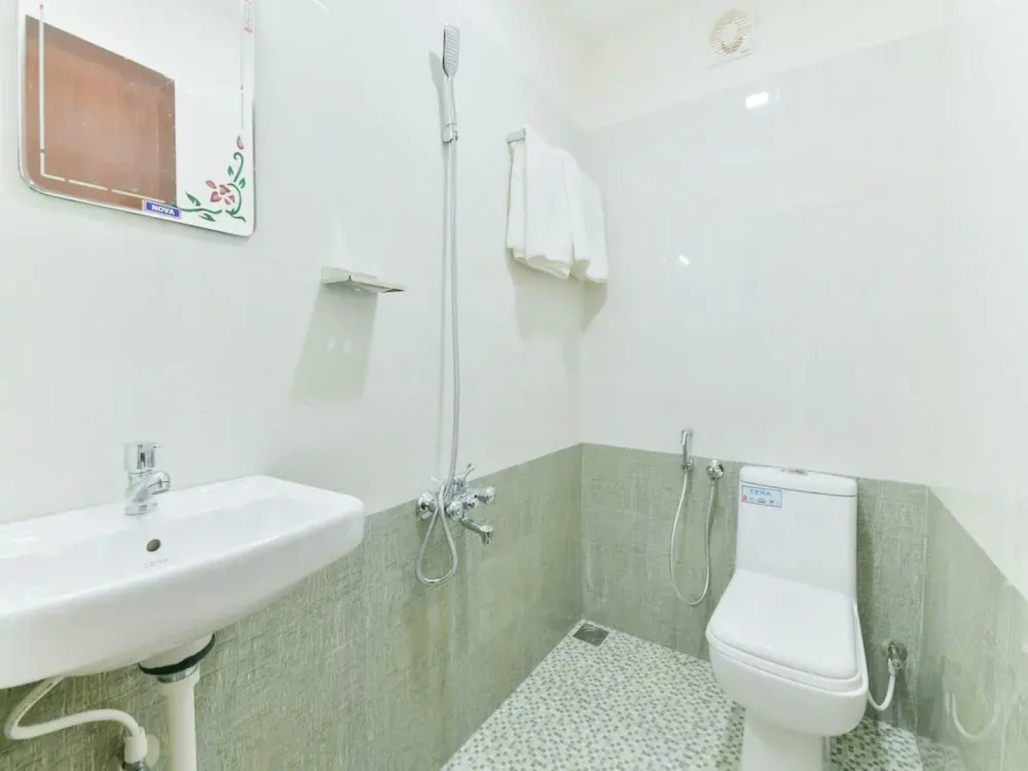 OYO 14866 Home Elegant Stay Kochi Airport