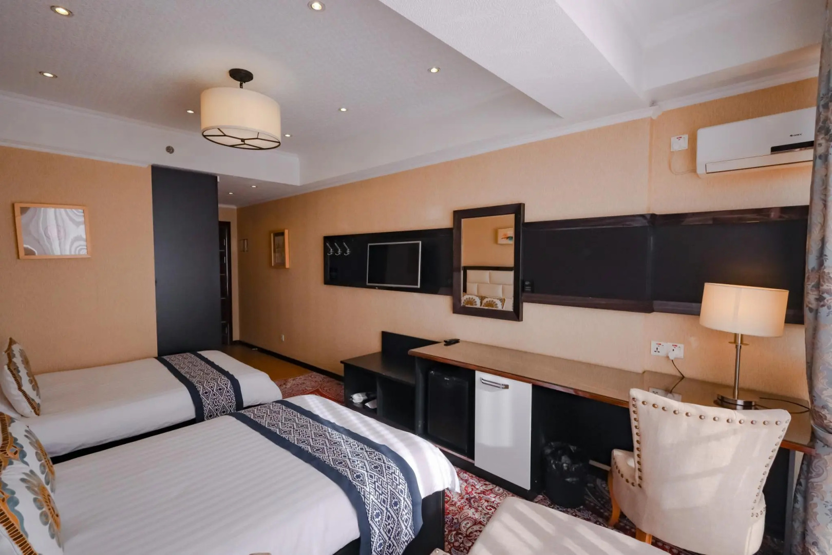 Отель Атлас