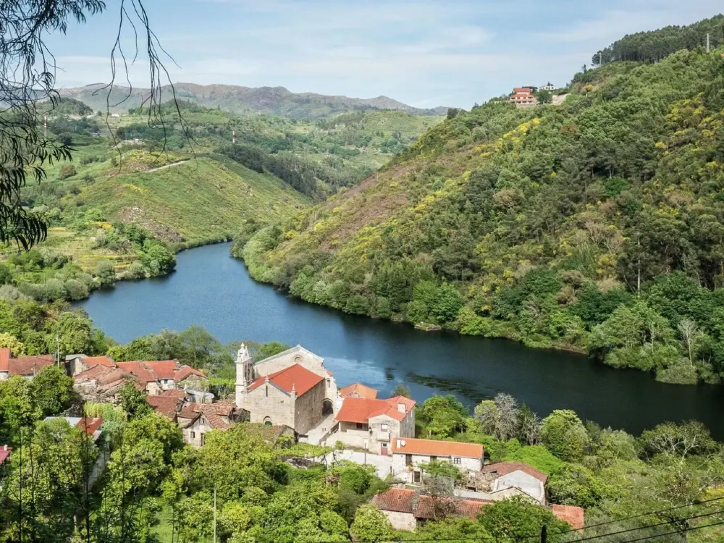 Very Spacious Apartment With Lots of Grandeur and Great Views