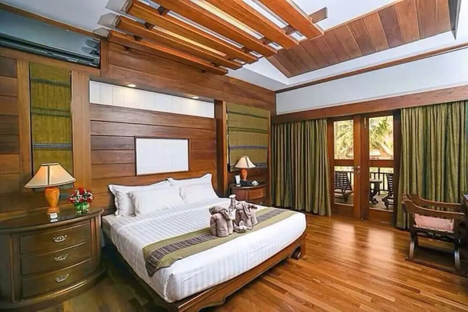 Sunny Paradise Resort