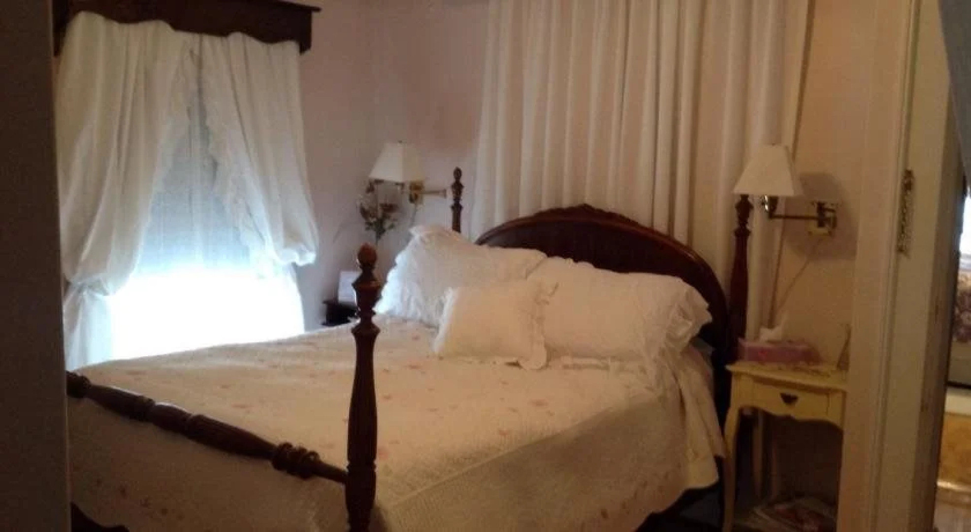 Maple Tourist Home Bed & Breakfast