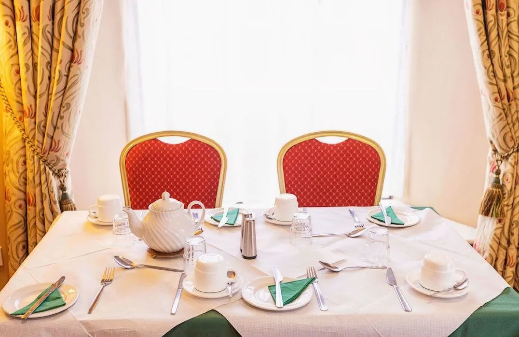 Larkin's Pub, Restaurant, and B&B