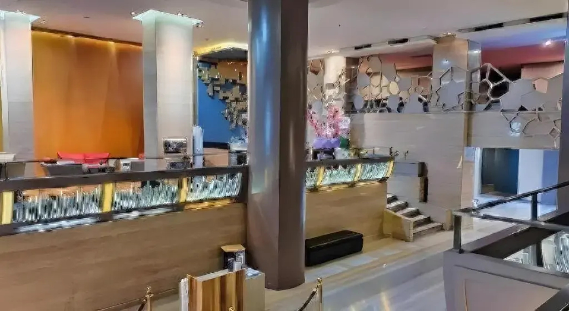 FOX Lite Royal Bay Makassar