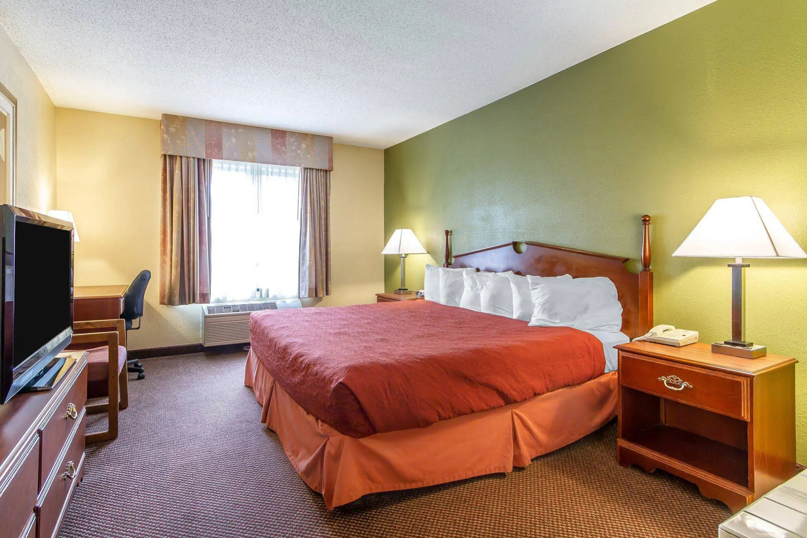 AmericInn by Wyndham Reedsburg