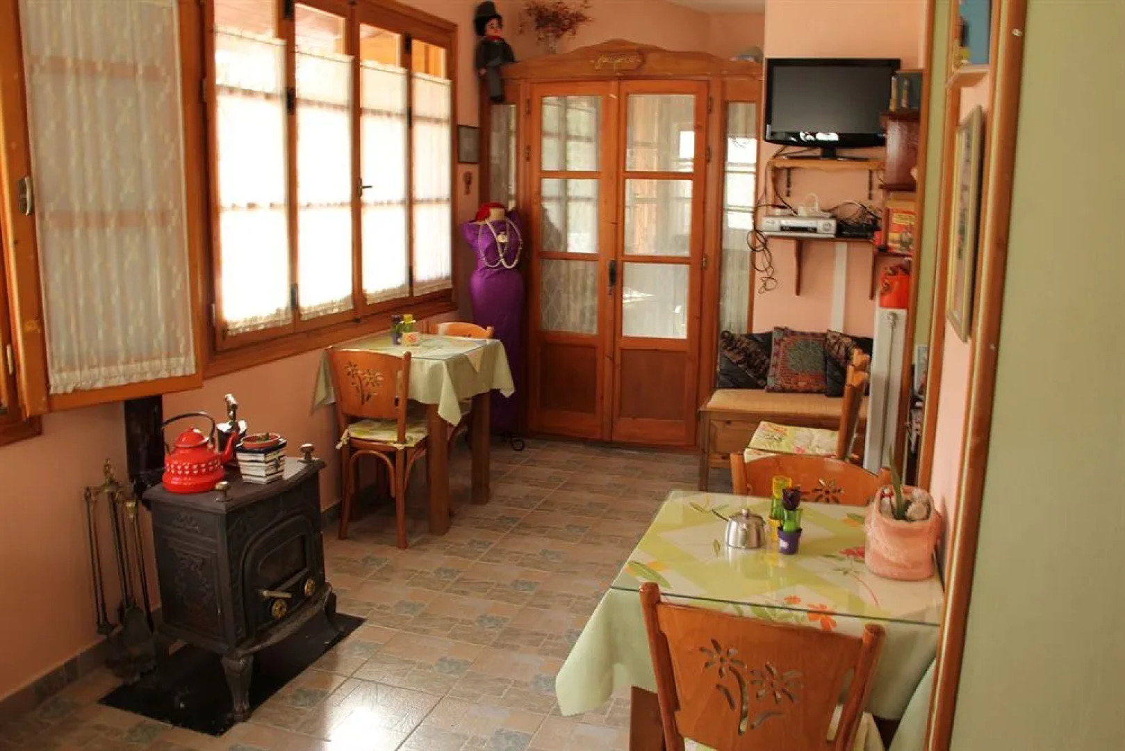 Dora's Studios and Apartments