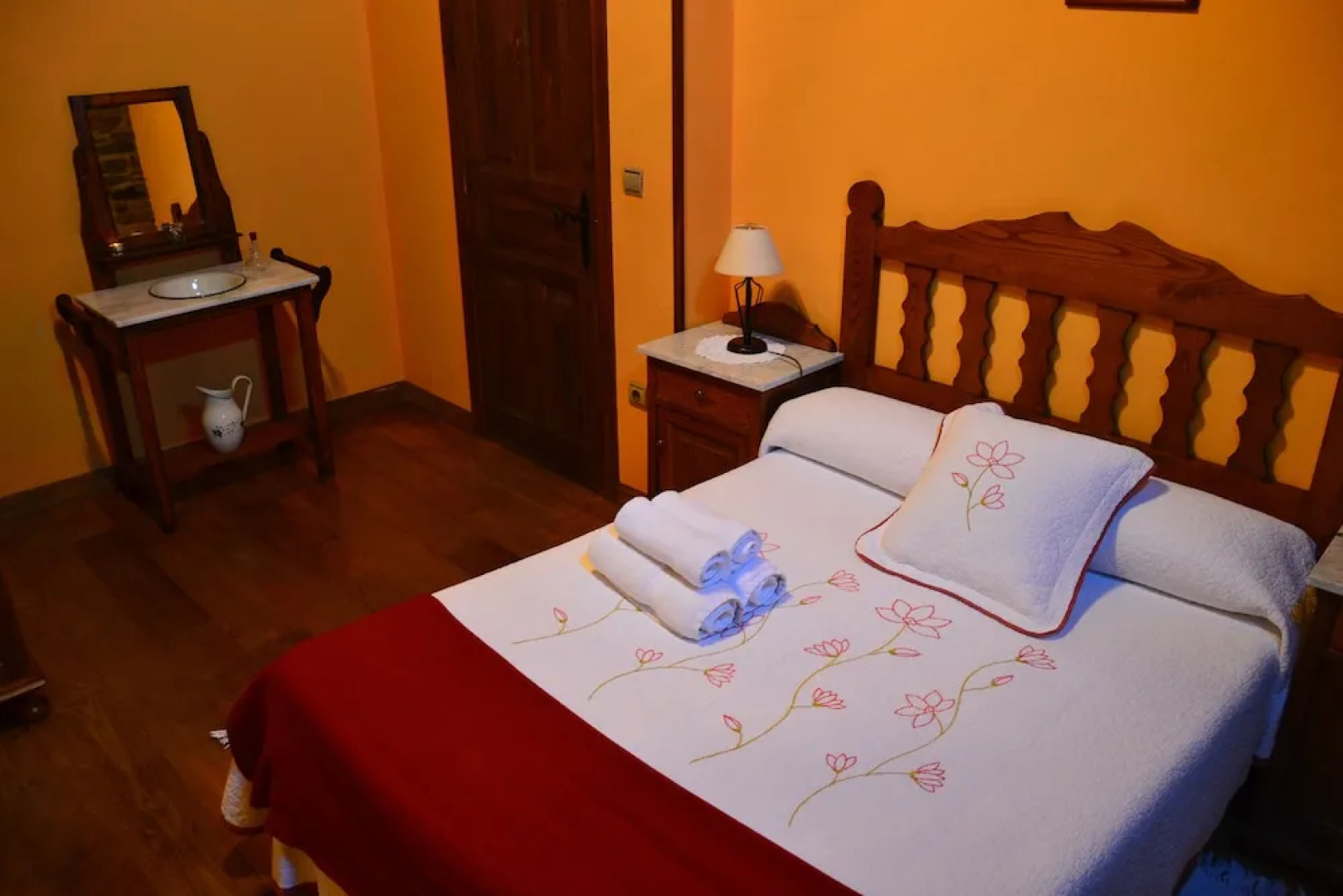 Apartamentos Rurales Ron