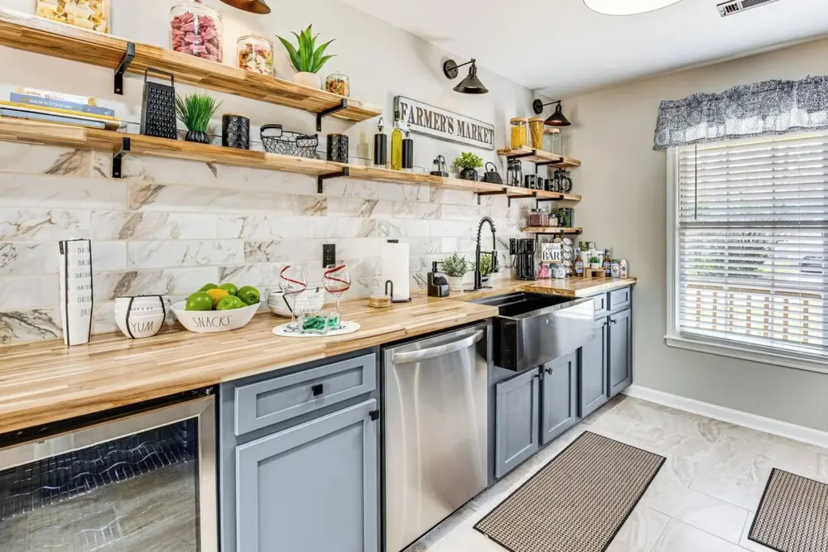 4 Mi to Airport: Atlanta Home w/ Deck & Hot Tub