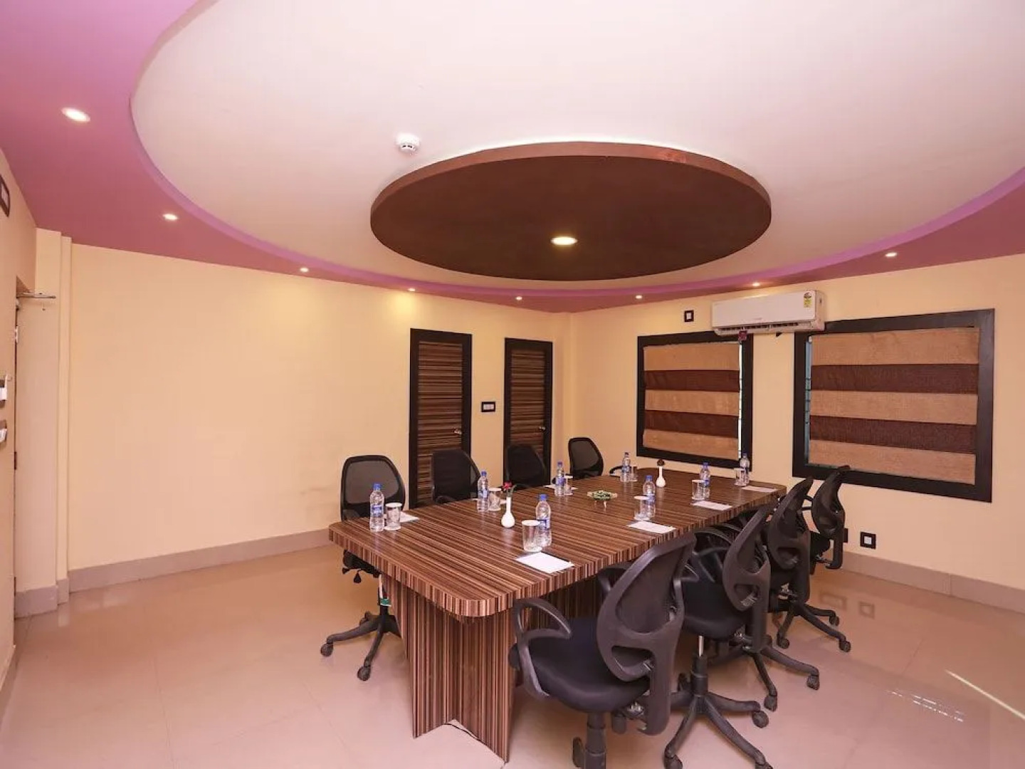 OYO 25124 The Dolphin Palace