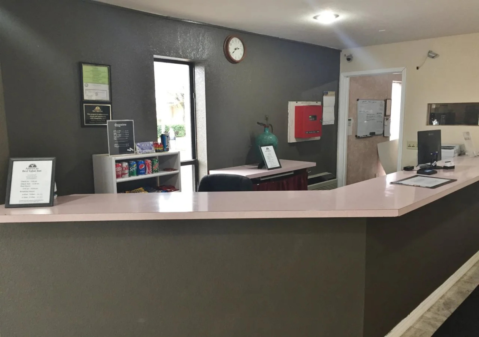 Express Inn & Suites Junction City