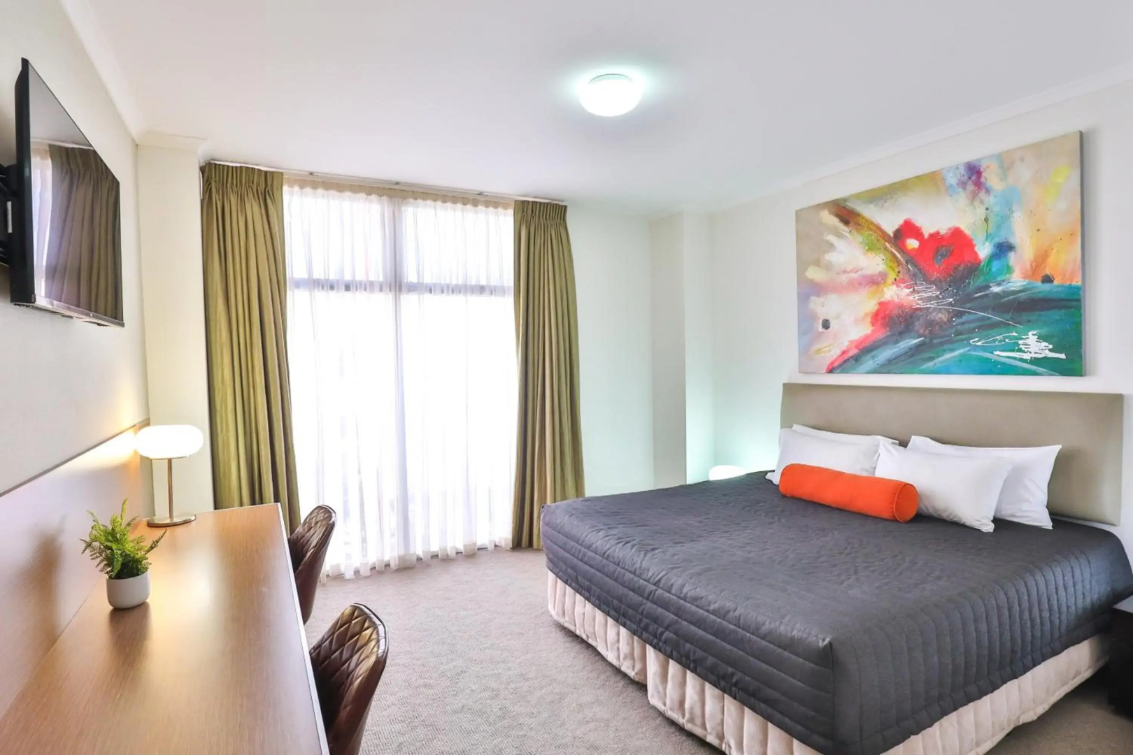 Indulge Apartments - Ontario