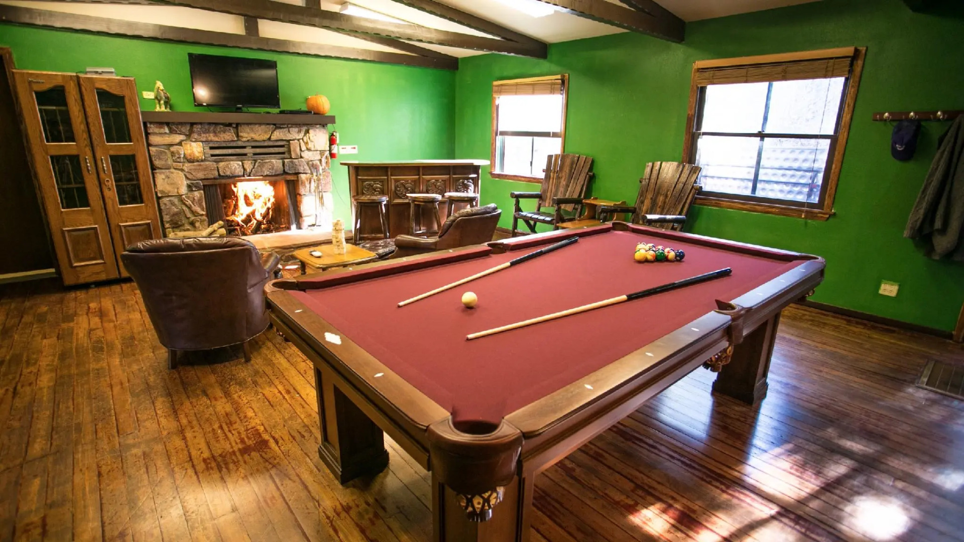 ITH Big Bear Lake Mountain Hostel & Lodge