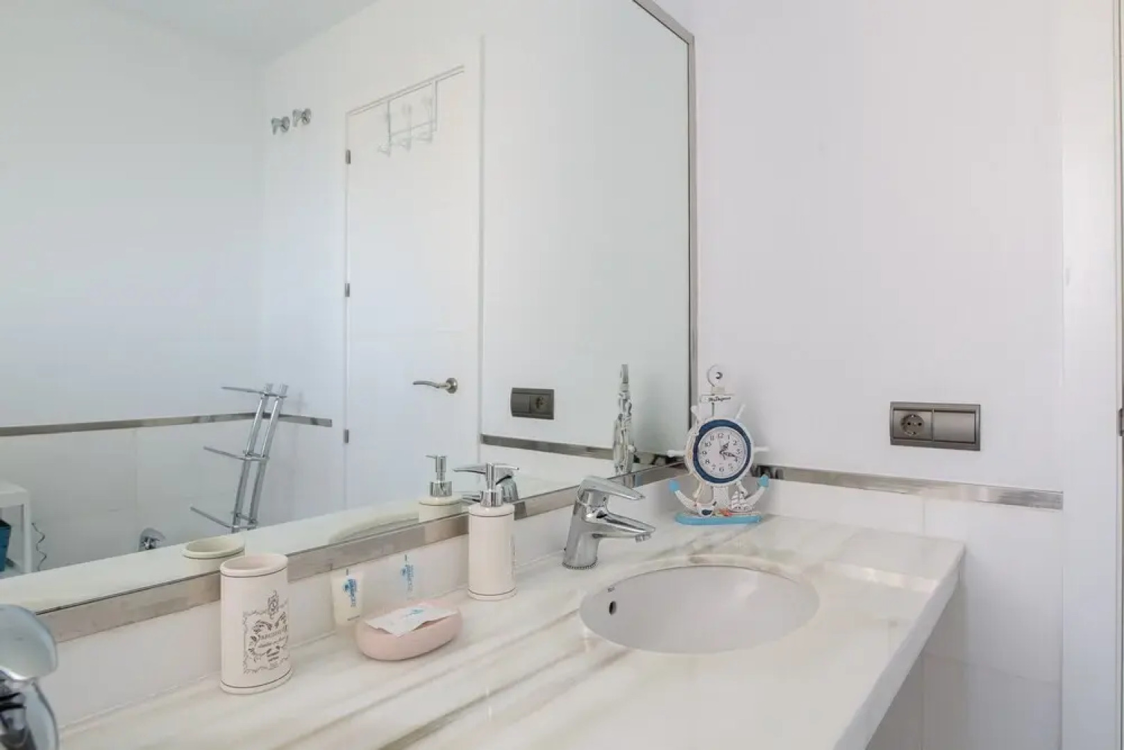 2193-Moderno apto con terraza vista al mar