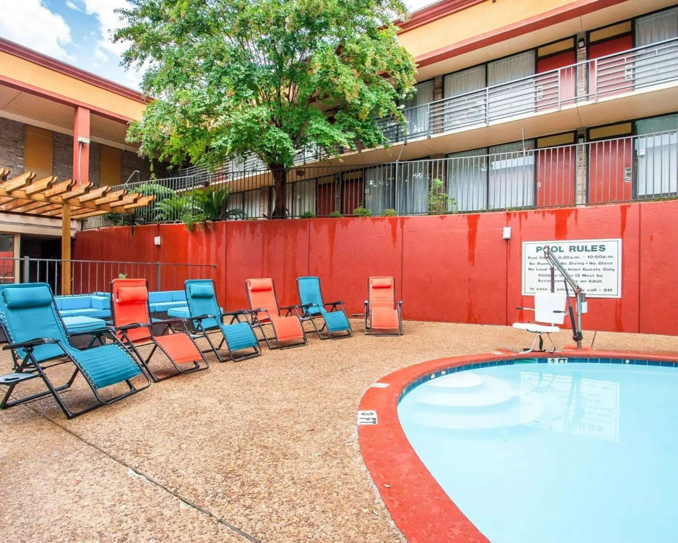 Clarion Inn & Suites University Center