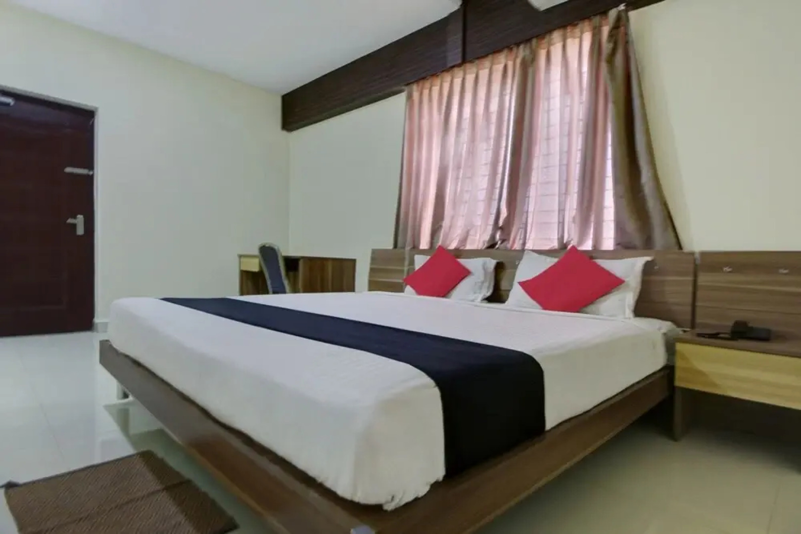 Capital O 42062 Nakshatra Comforts