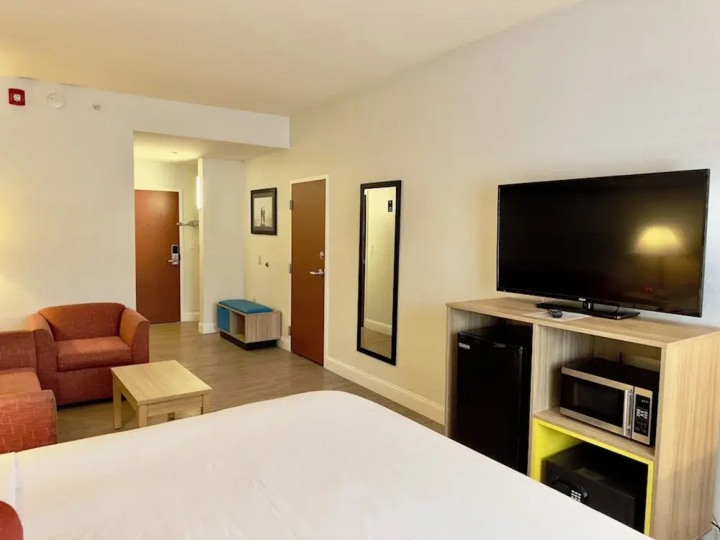 Days Inn & Suites Lakeland