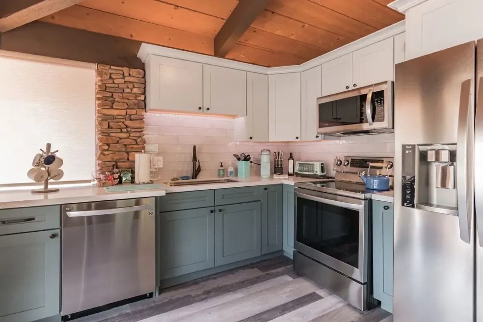 Glass House Elk Rim Pine 1 Bedroom Cabin by Redawning