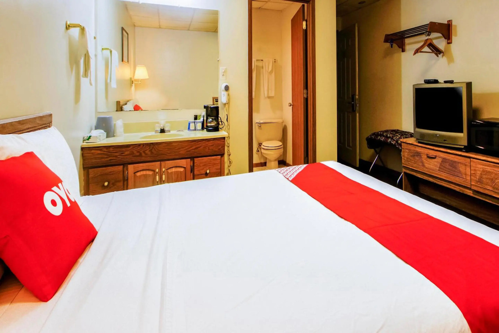 OYO Hotel Chapmanville Inn, WV - Hwy 119