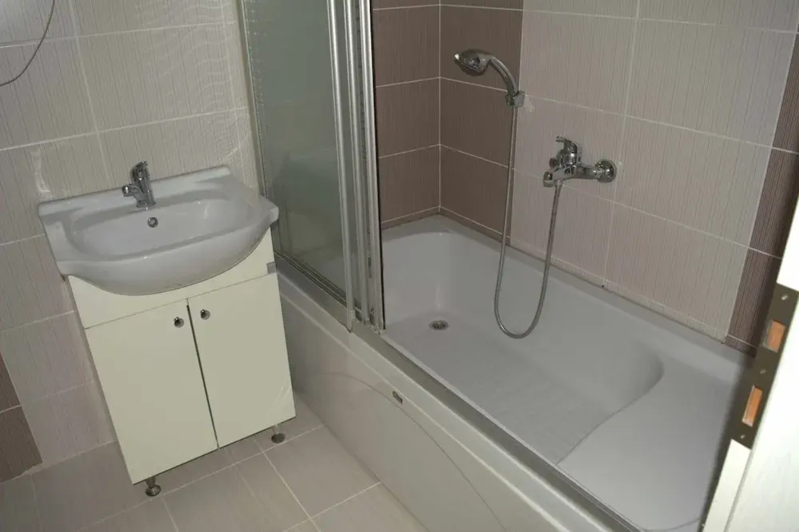 Bursa Larimar Apartments