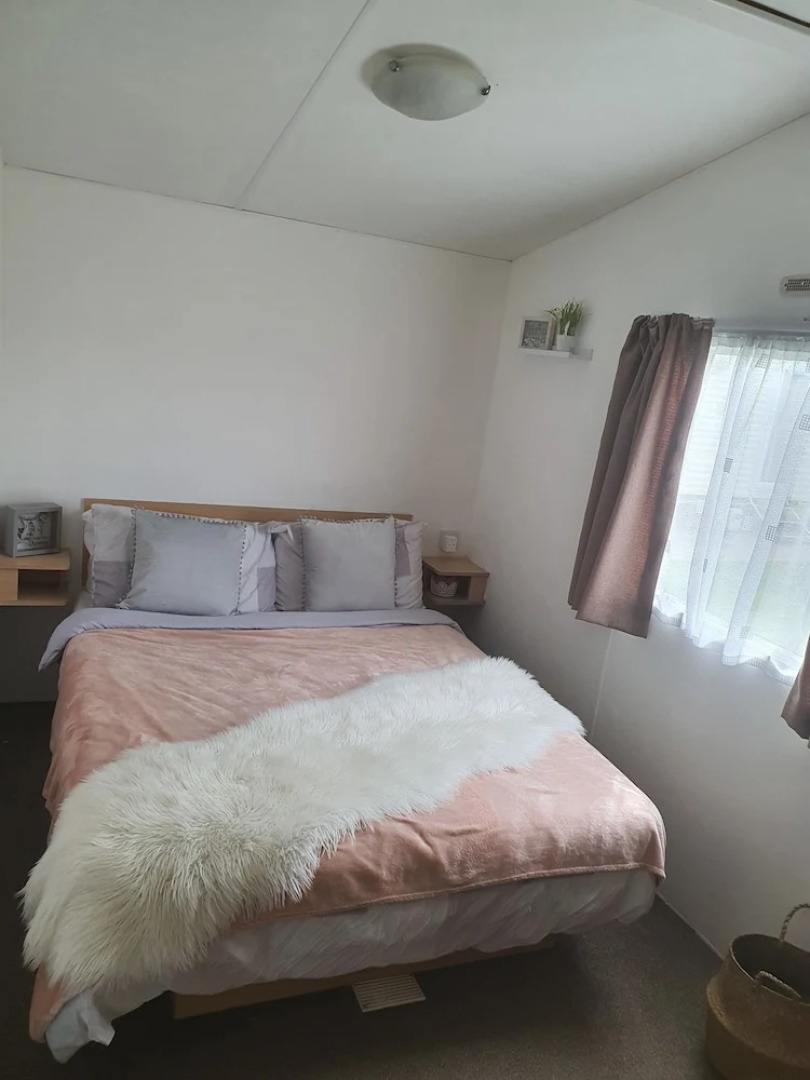 Stunning 2-Bed Sleeps 6 Caravan in Felixstow