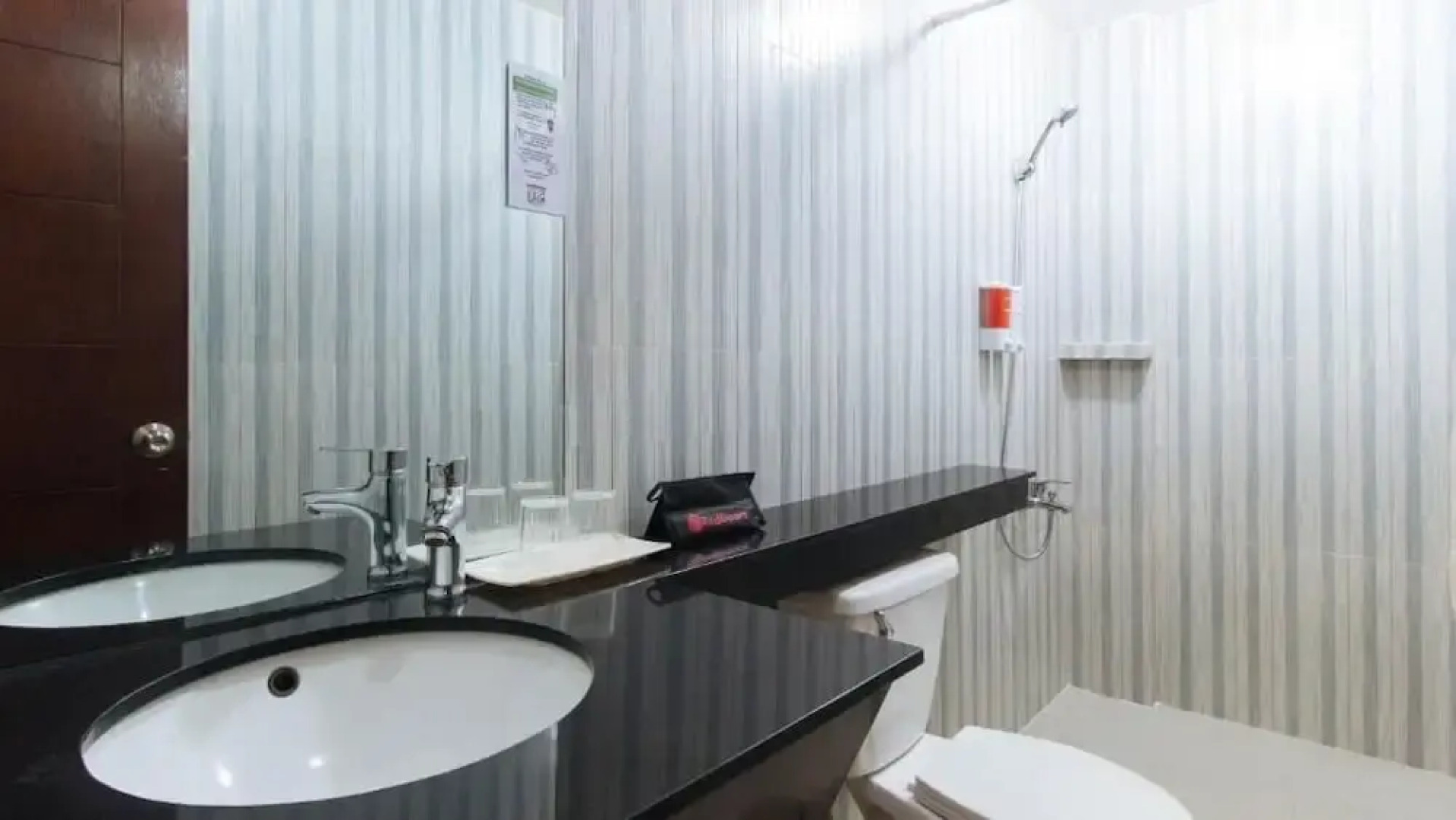 RedDoorz Plus @ Melsol Metro Vigan