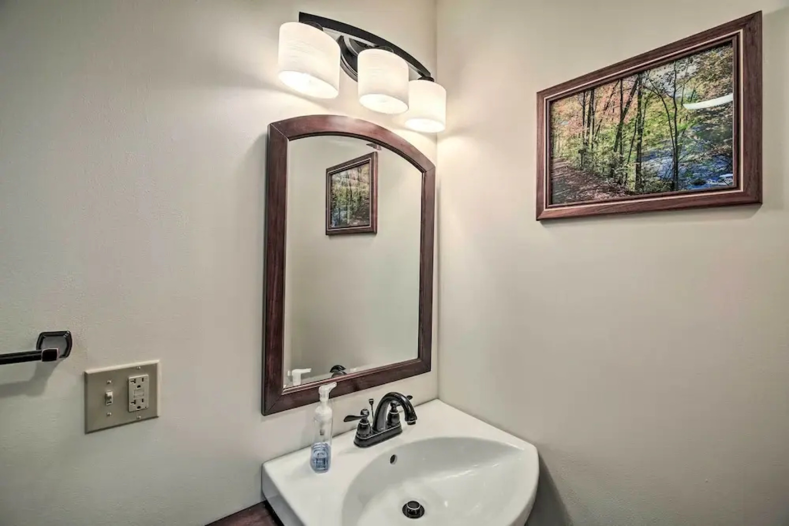 Cozy Damascus Apartment w/ Great Views!