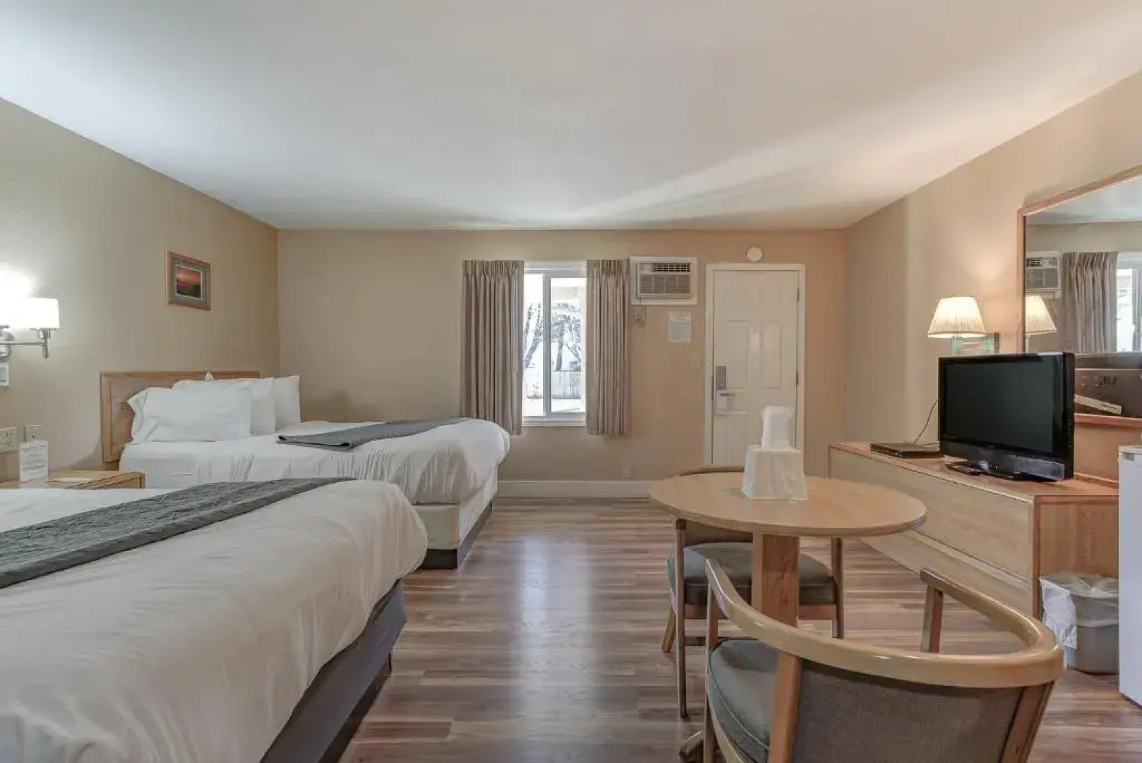 Shasta Pines Motel & Suites