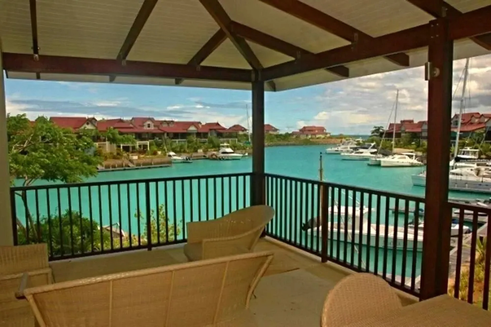 Eden Island, Beach front, Luxury, 3 Bed Ensuite, WiFi