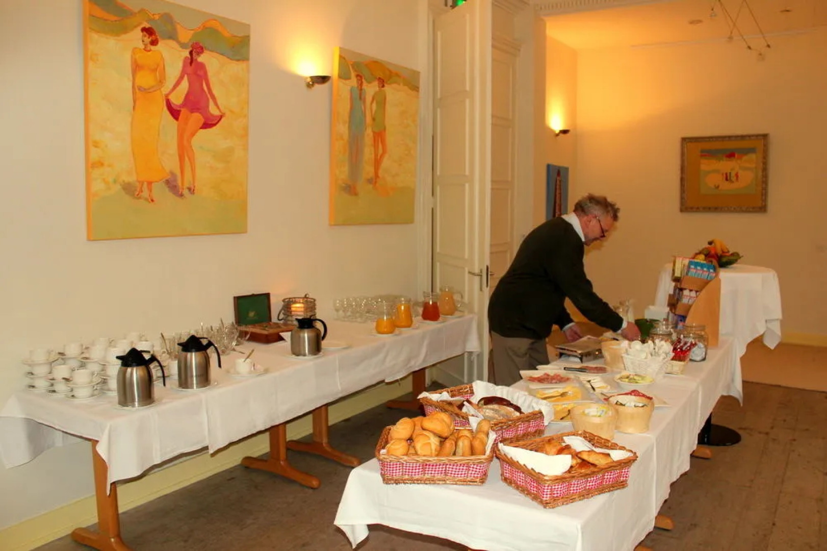 Green White Hotel Restaurant