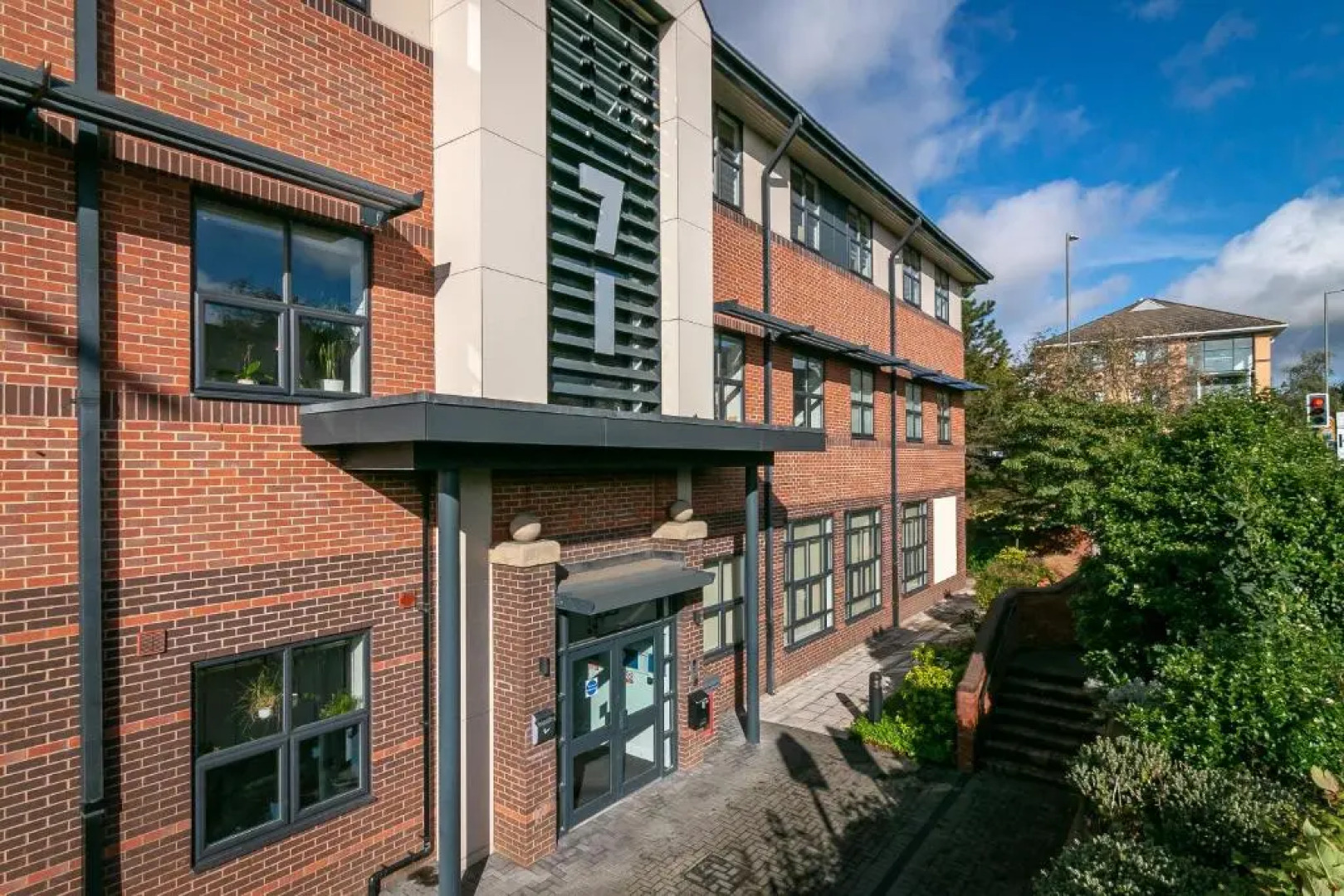 Executive Apartment Close to Station