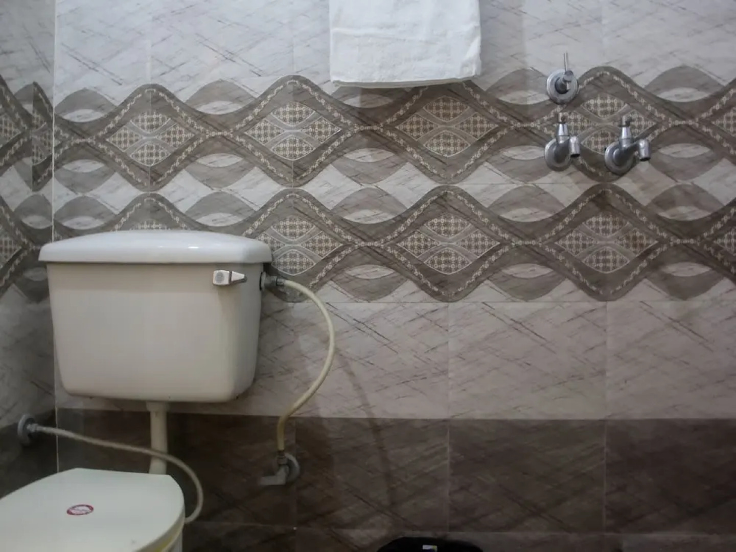 Hotel Golden Woods by OYO Rooms