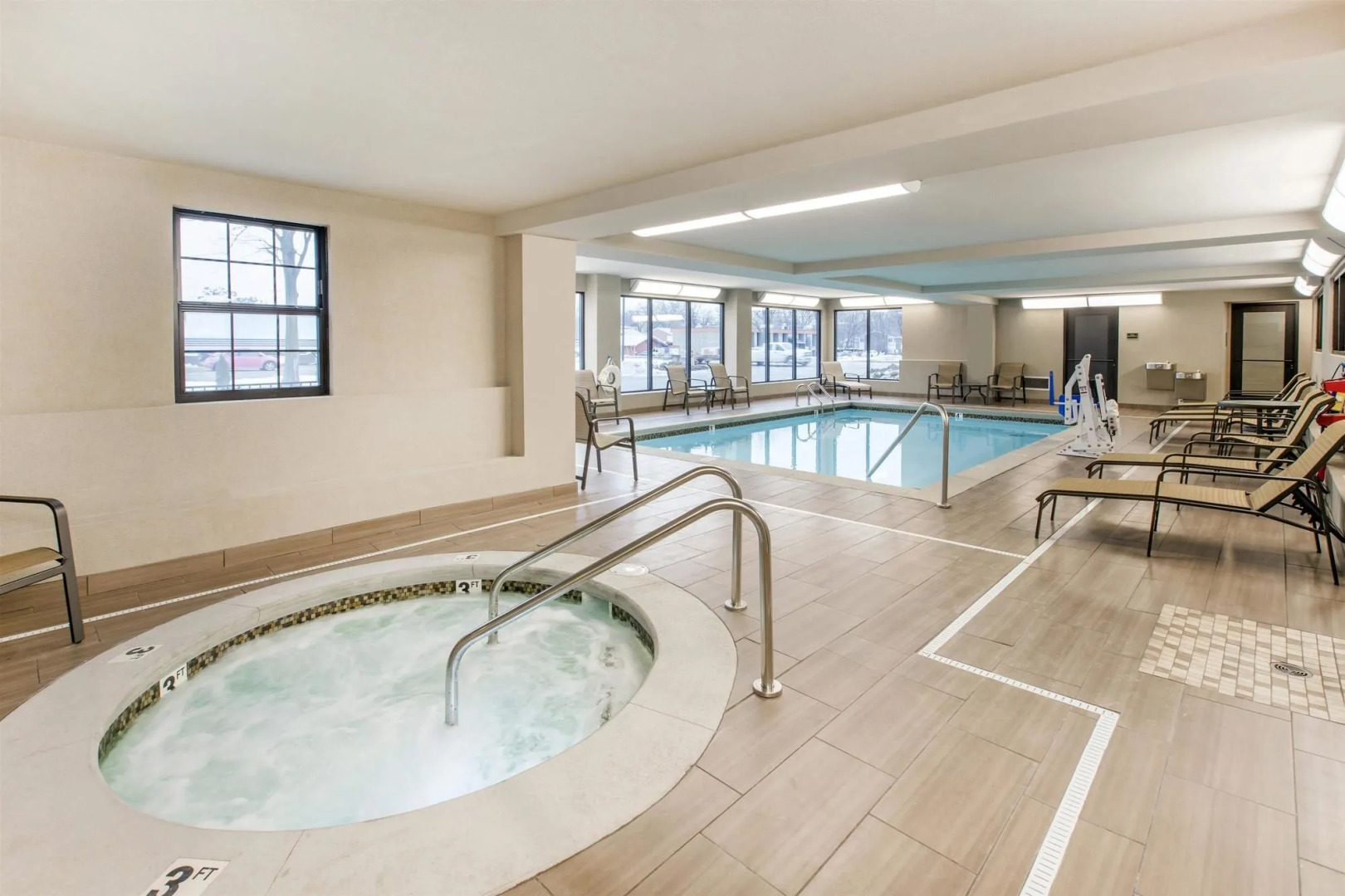 Country Inn & Suites by Radisson, Grandville-Grand Rapids West, MI