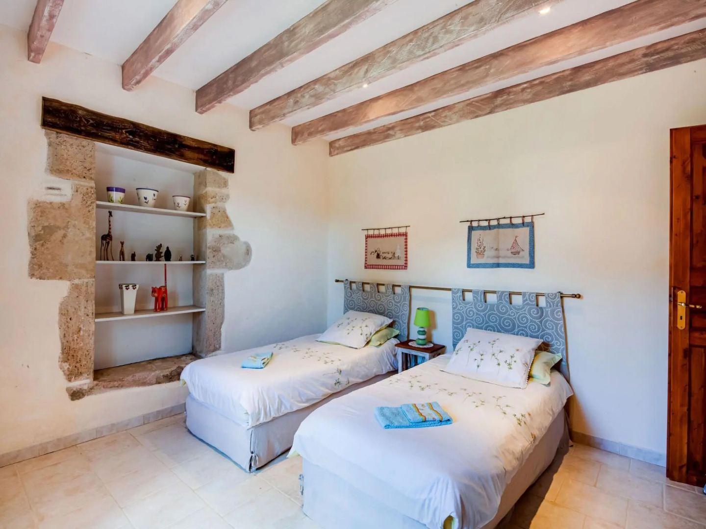 Tranquil Home in Saint-Martin-de-Gurson, 15min from Saint Emilion's vineyard