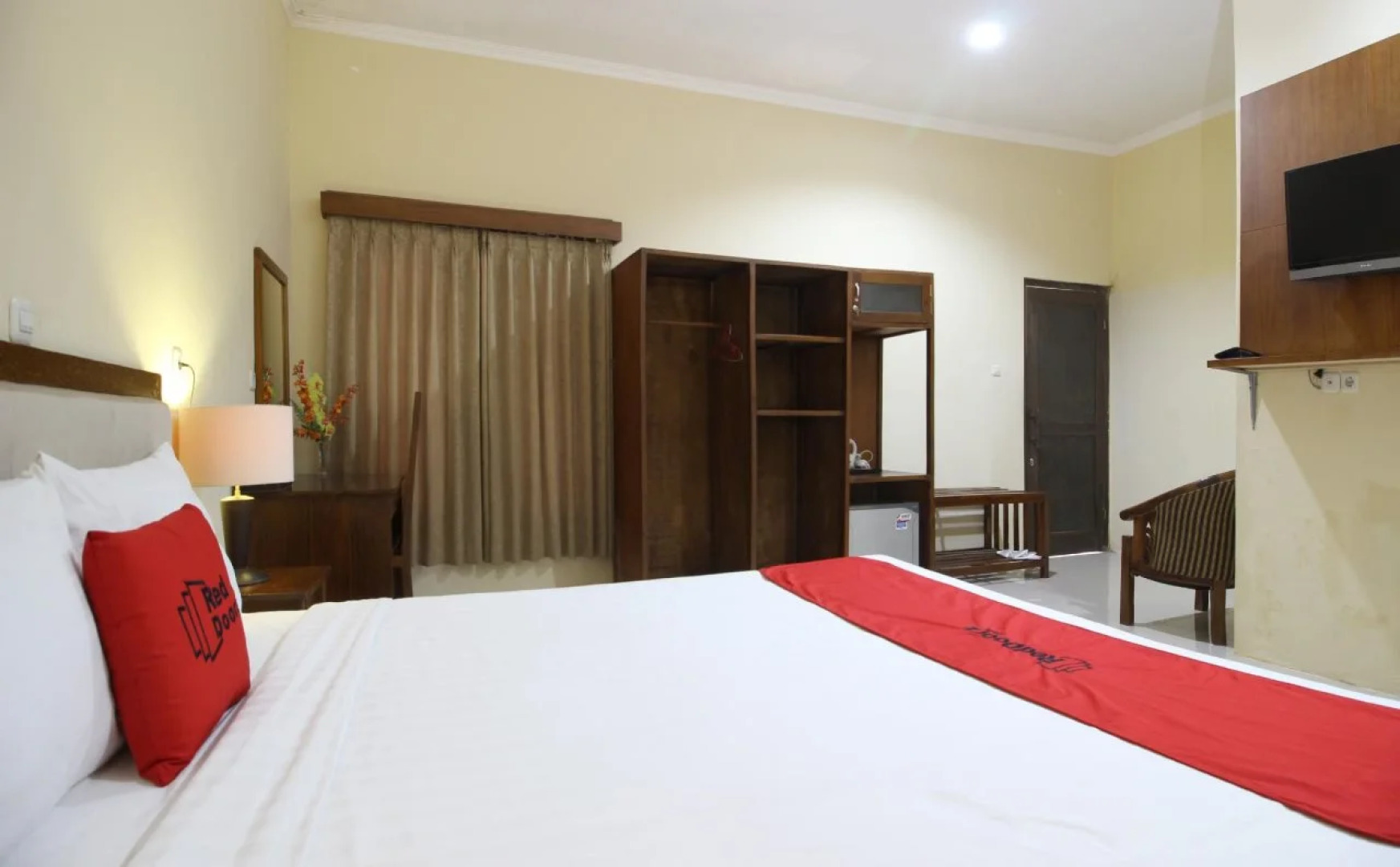 RedDoorz near Candi Pawon Borobudur