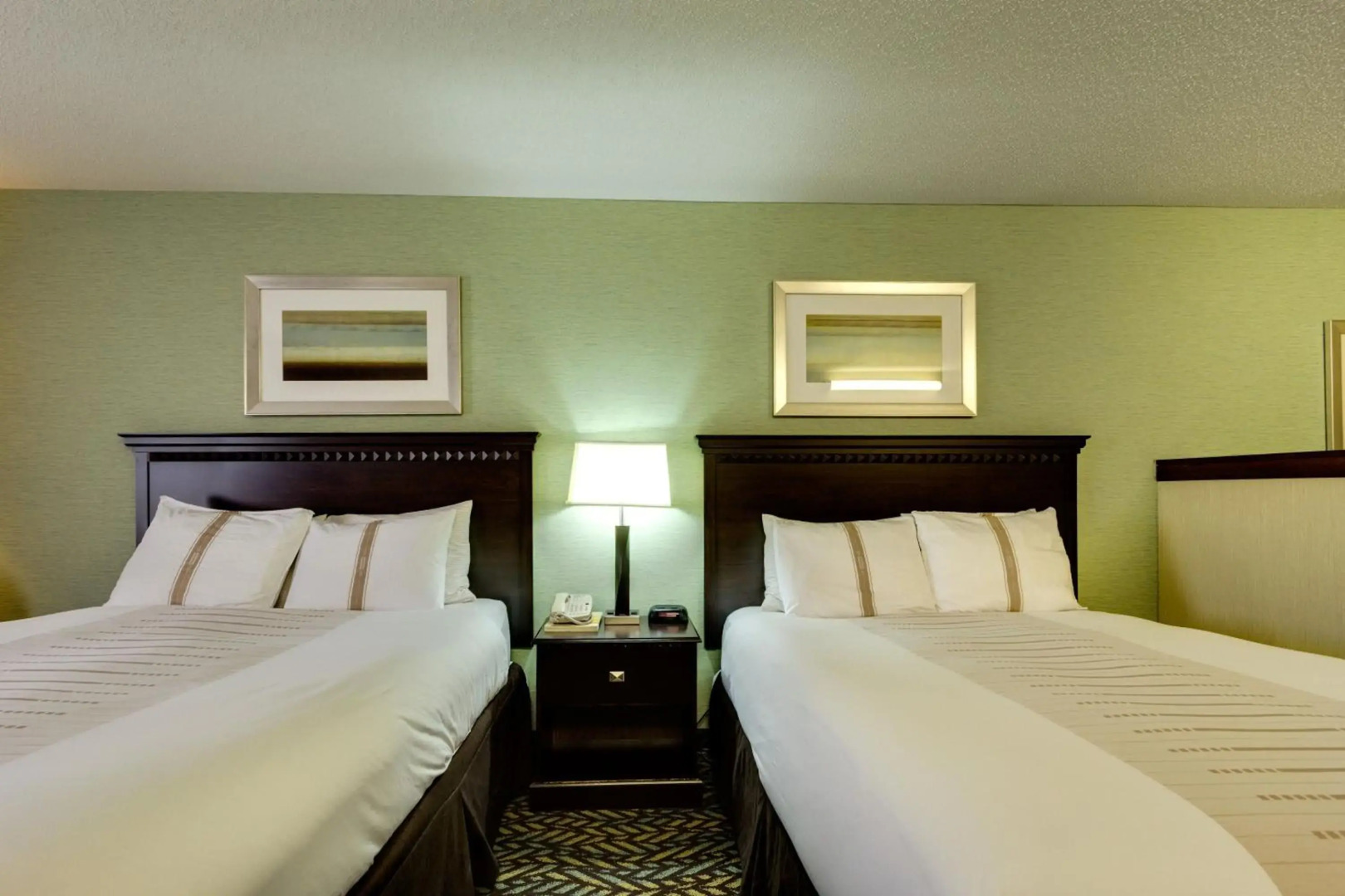 Fireside Inn & Suites