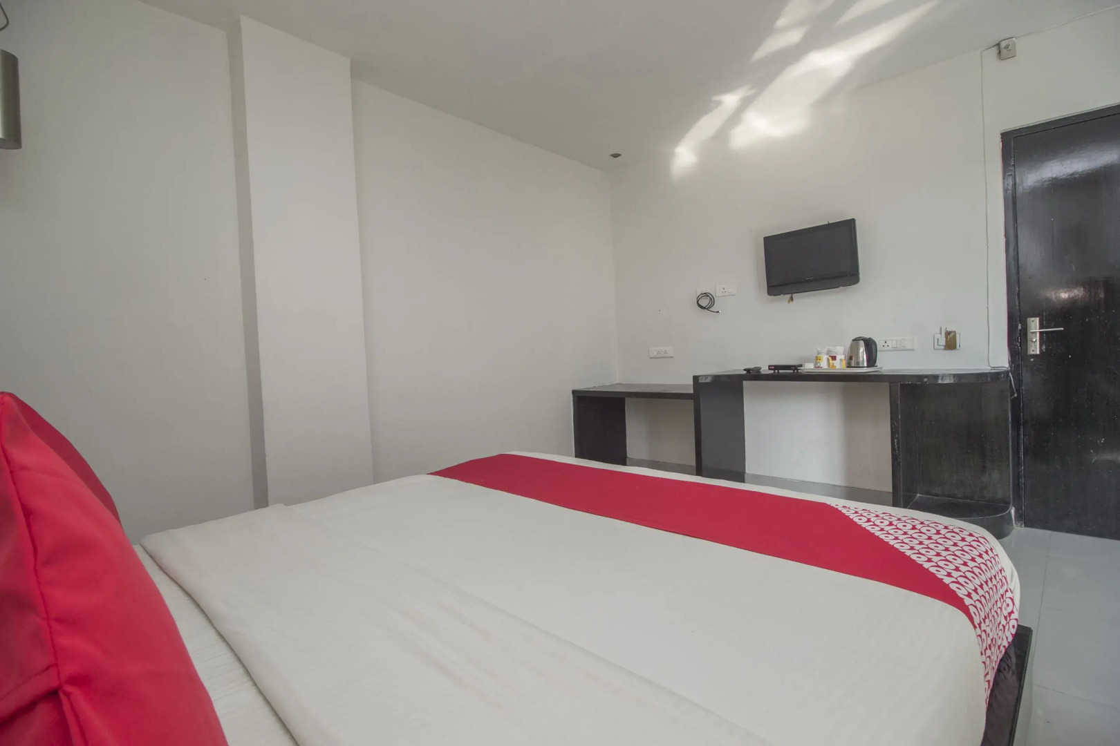 OYO 28171 Kava Suites