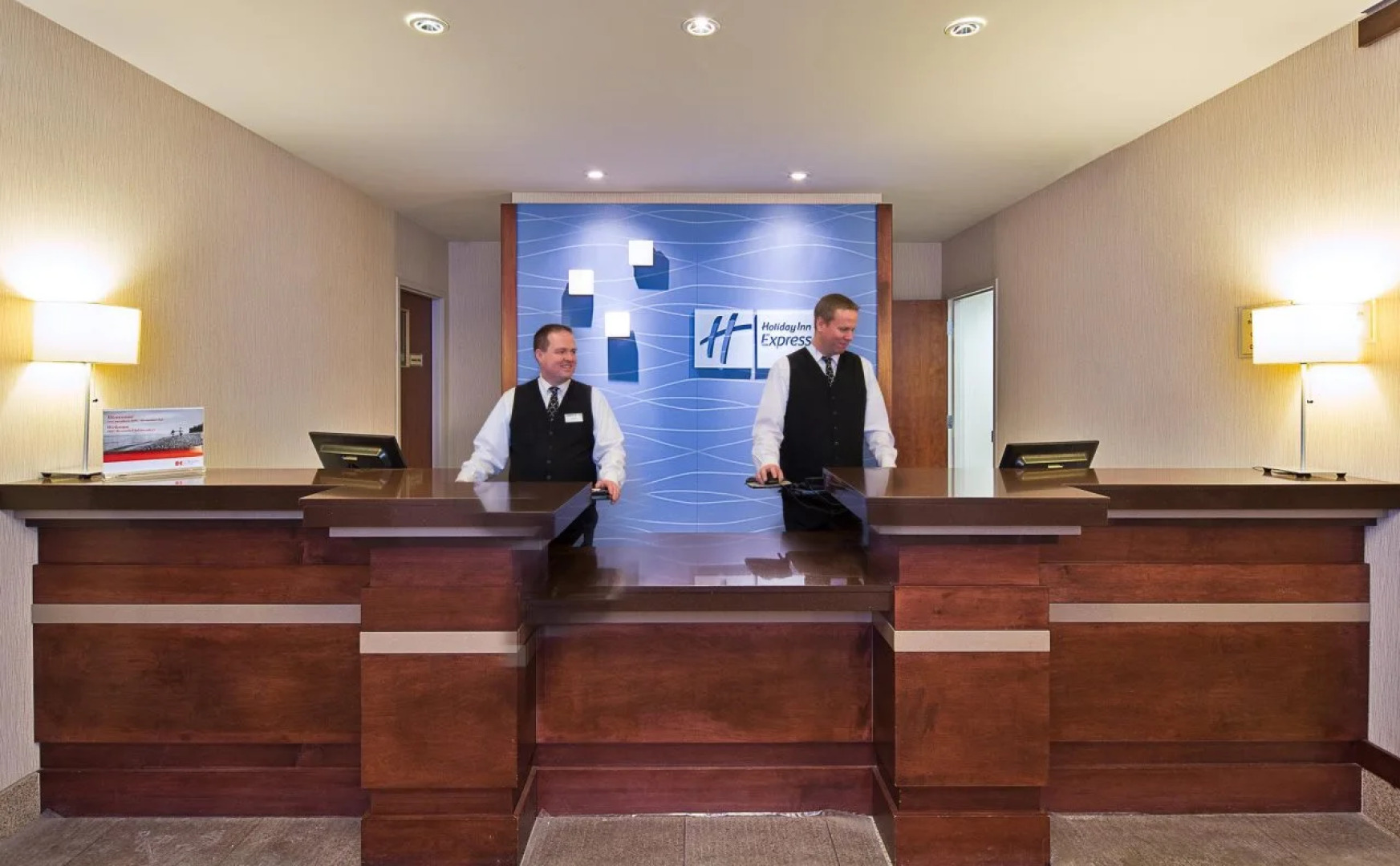 Holiday Inn Express Hotel & Suites Ottawa Airport by IHG